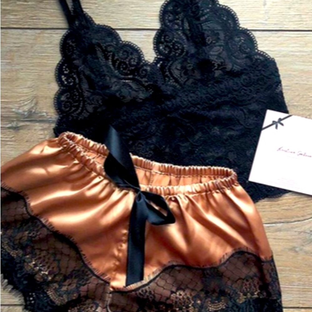 🛑 Caramel and black